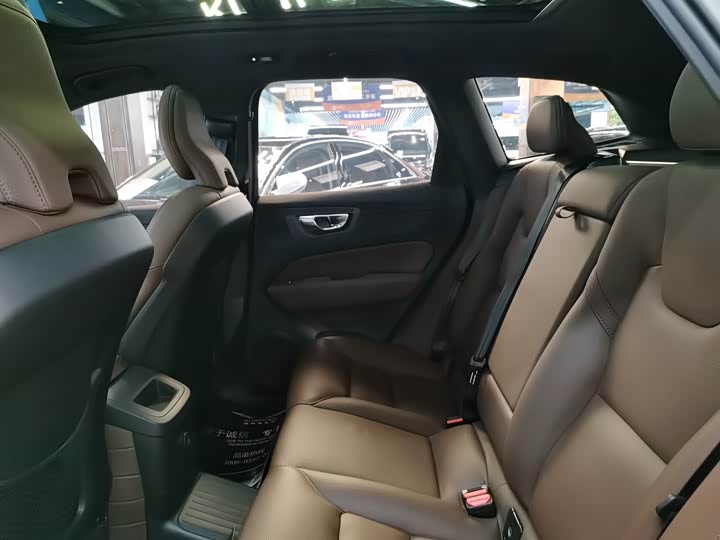 Volvo XC60 Hybrid, 2024 — фото 7 из 9