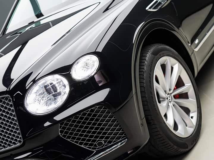 Bentley Bentayga, 2023 — фото 2 из 9