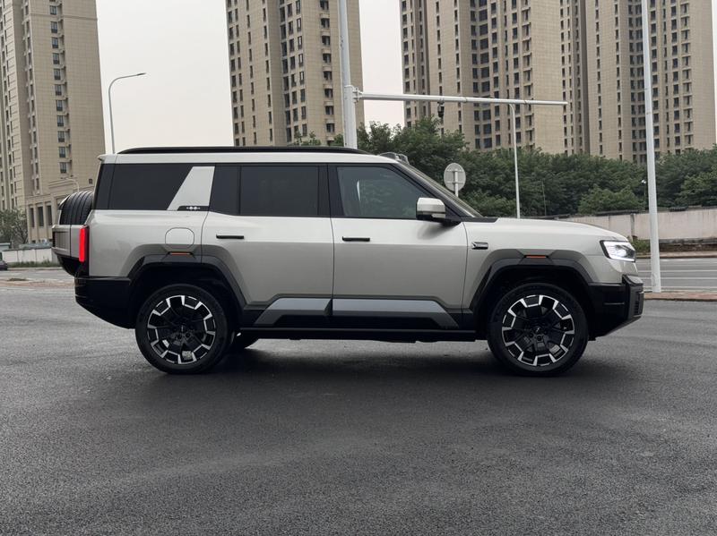 BYD FangChengBao Leopard 8, 2026 — фото 8 из 12