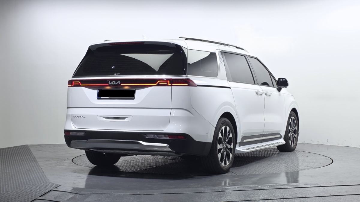 Kia Carnival, 2023 — фото 2 из 12