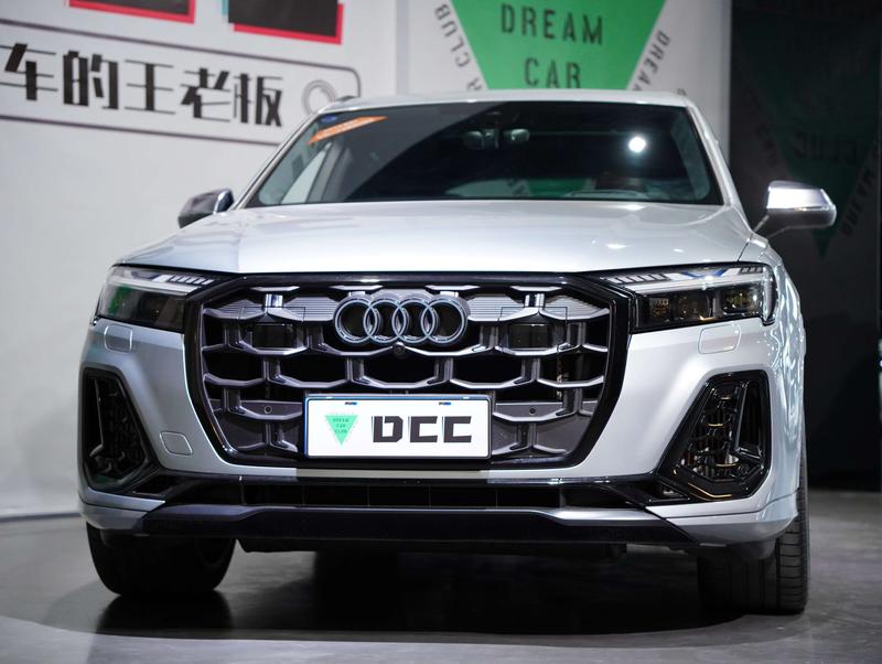 Audi SQ7, 2024 — фото 2 из 12