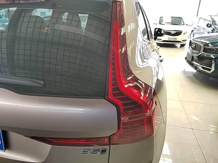 Volvo XC60, 2024 — фото 8 из 9