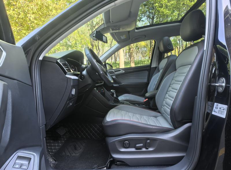 Volkswagen Tiguan L Hybrid, 2023 — фото 8 из 10
