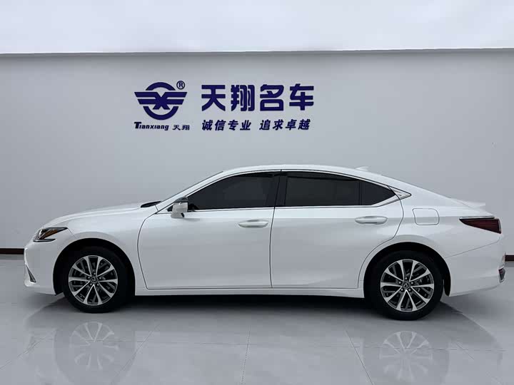 Lexus ES, 2024 — фото 4 из 9