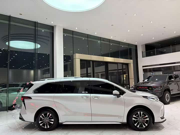 Toyota Granvia, 2025 — фото 4 из 9