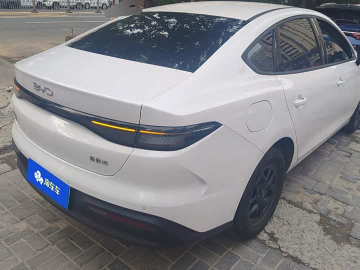 BYD Seal 05 DM-i Hybrid, 2026 — фото 3 из 9