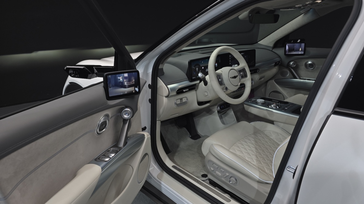 Genesis GV60, 2023 — фото 10 из 12