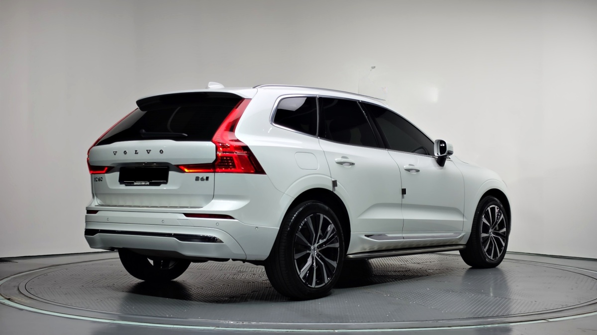 Volvo XC60, 2023 — фото 2 из 12