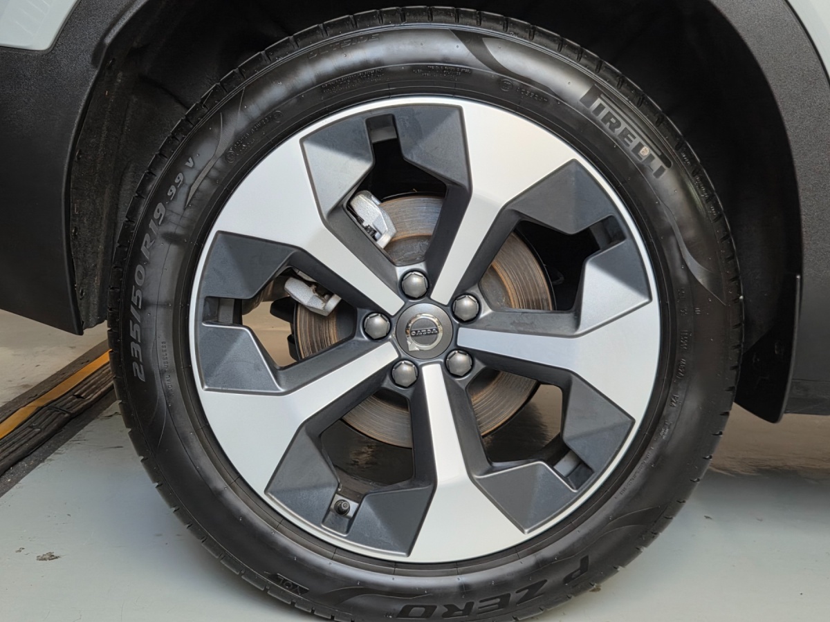 Volvo XC40, 2025 — фото 4 из 12