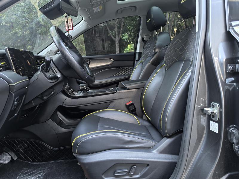Roewe RX5, 2023 — фото 12 из 12