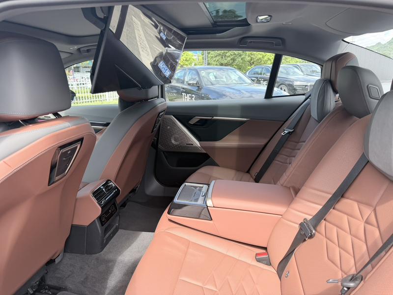 BMW 5 Series, 2024 — фото 9 из 11