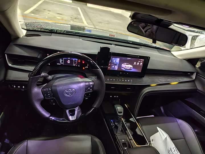 Toyota Camry, 2024 — фото 8 из 9