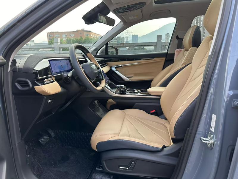 Geely Atlas L, 2023 — фото 8 из 10