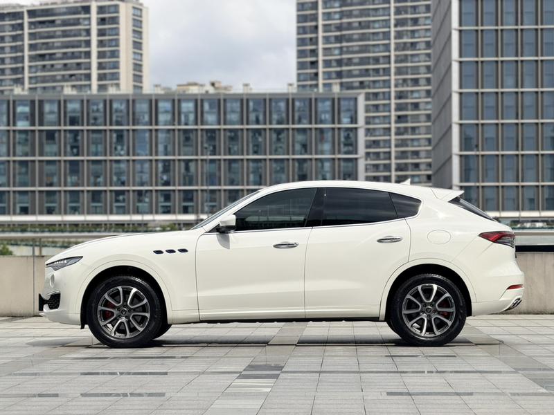 Maserati Levante, 2023 — фото 3 из 11