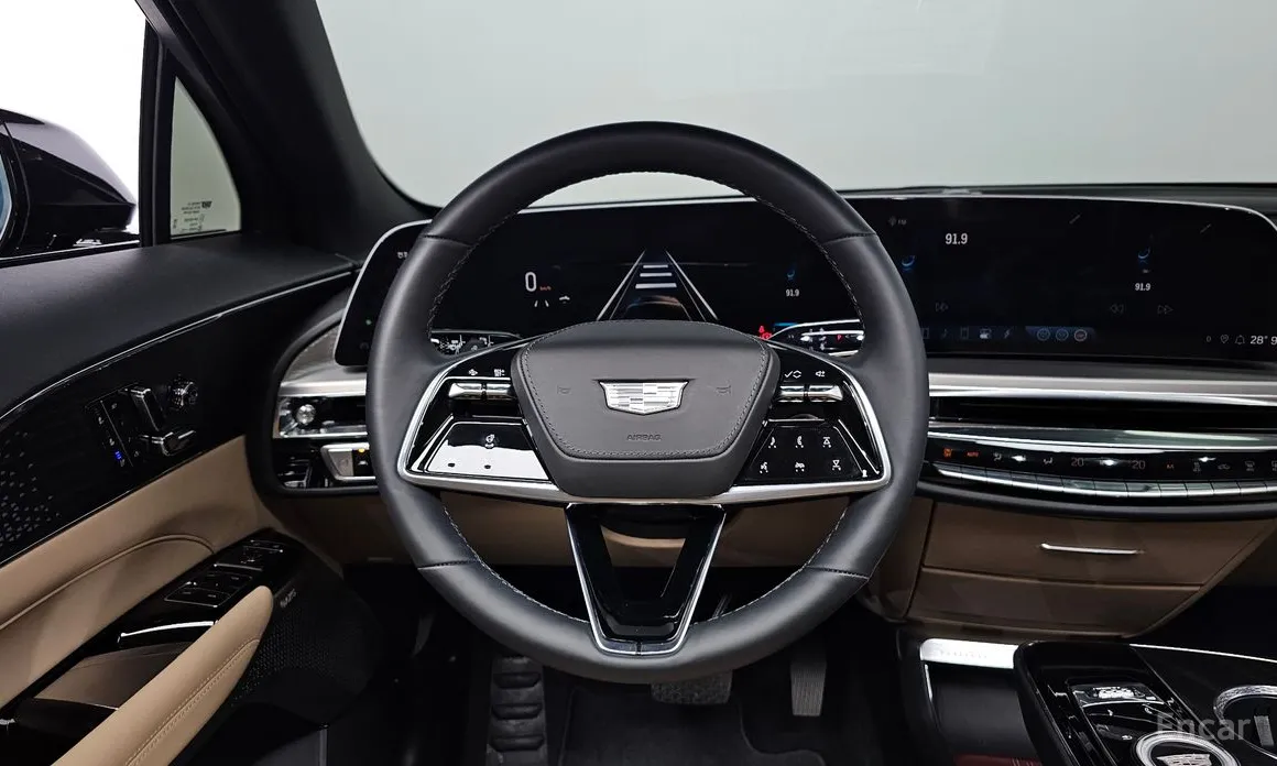 Cadillac Lyriq, 2024 — фото 12 из 12