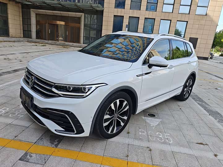 Volkswagen Tiguan L Pro, 2023 — купить в Кирове под ключ