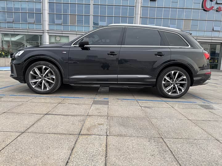 Audi Q7, 2022 — фото 2 из 7