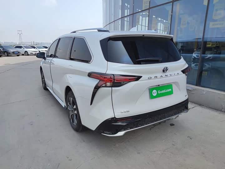 Toyota Granvia, 2025 — фото 5 из 9
