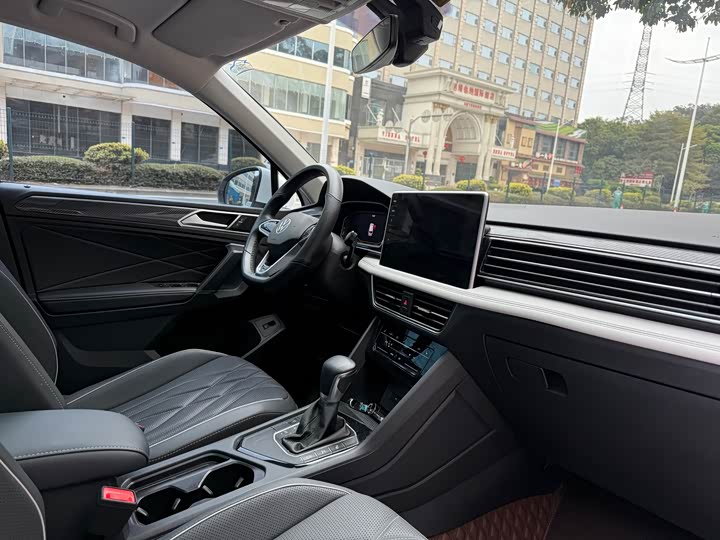 Volkswagen Tiguan L Pro, 2022 — фото 6 из 9