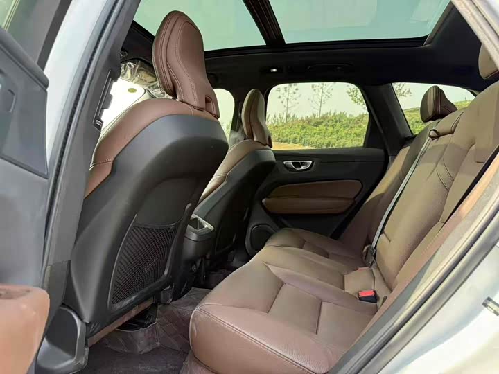Volvo XC60, 2024 — фото 6 из 9