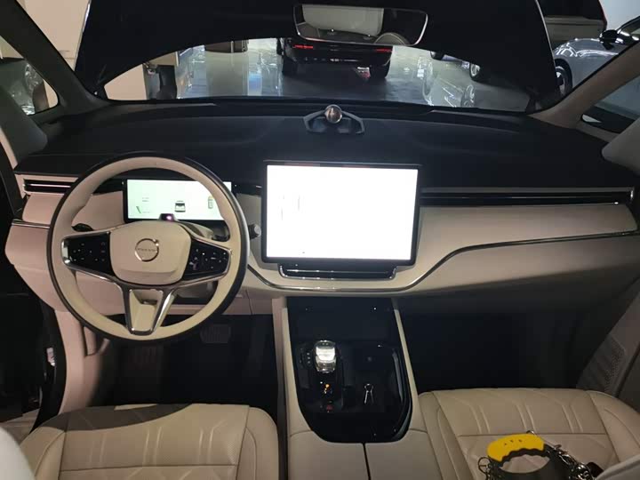 Volvo EM90, 2023 — фото 6 из 9