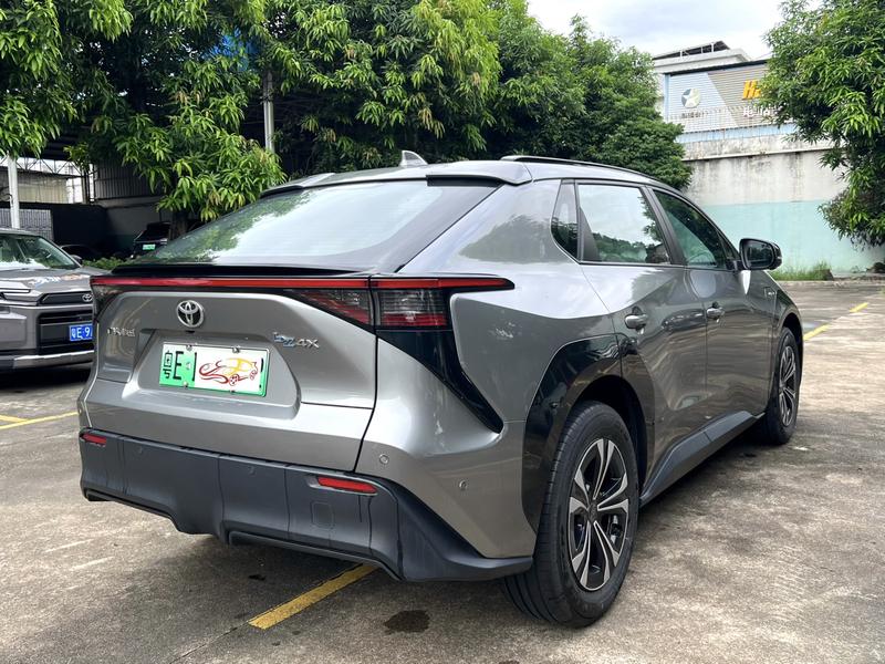 Toyota bZ4X Platinum, 2024 — фото 6 из 11