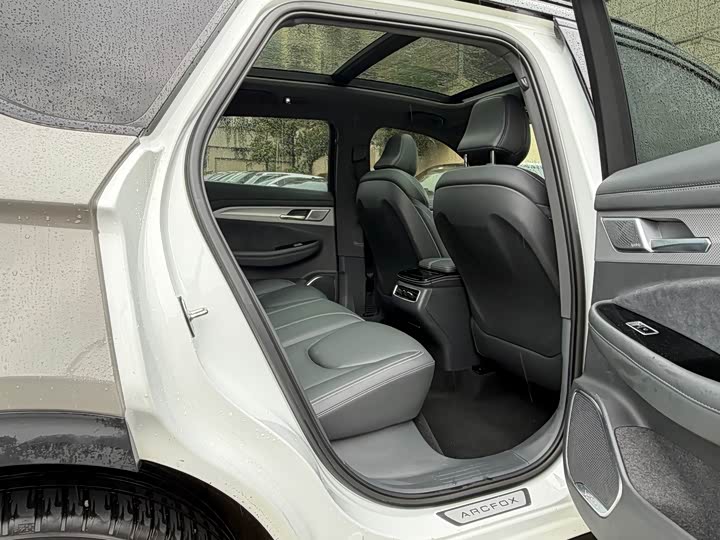 BAIC Arcfox Alpha T, 2023 — фото 7 из 9