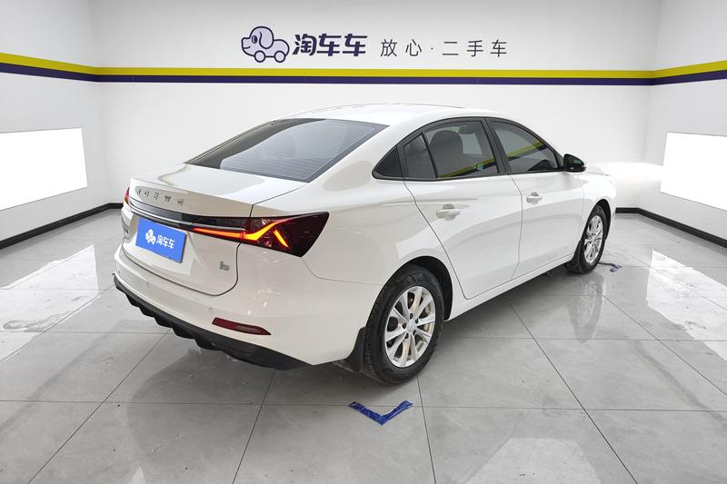Roewe i5, 2024 — фото 3 из 12