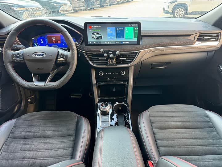 Ford Escape, 2022 — фото 4 из 9