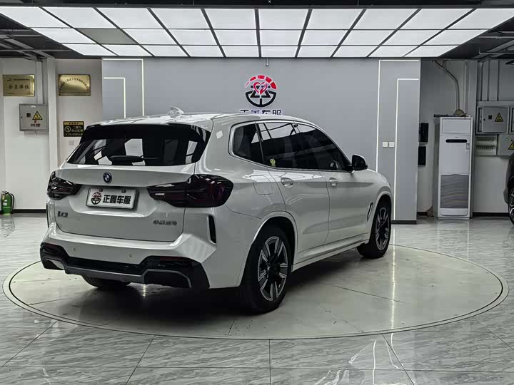 BMW iX3, 2023 — фото 9 из 9