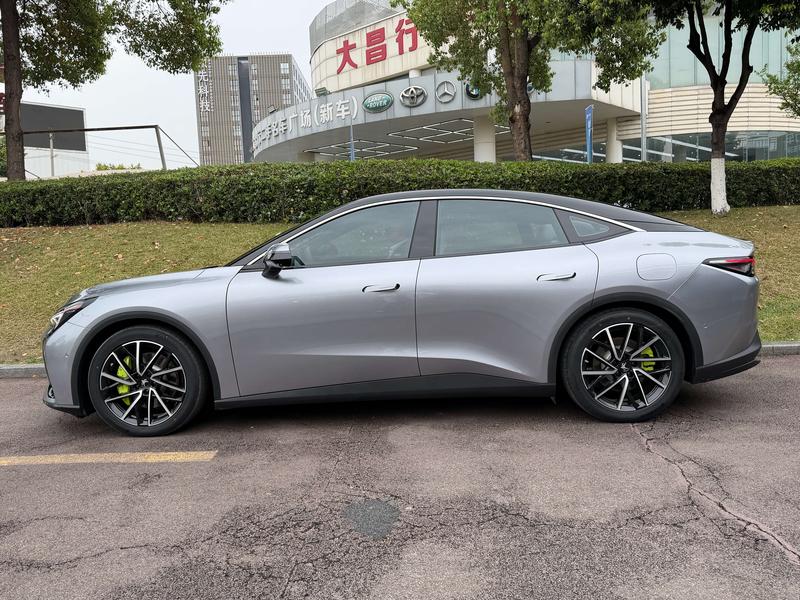 BAIC Arcfox Alpha S5, 2024 — фото 3 из 11