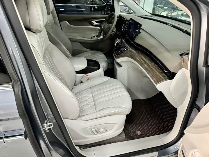 Roewe iMax 8, 2023 — фото 6 из 9