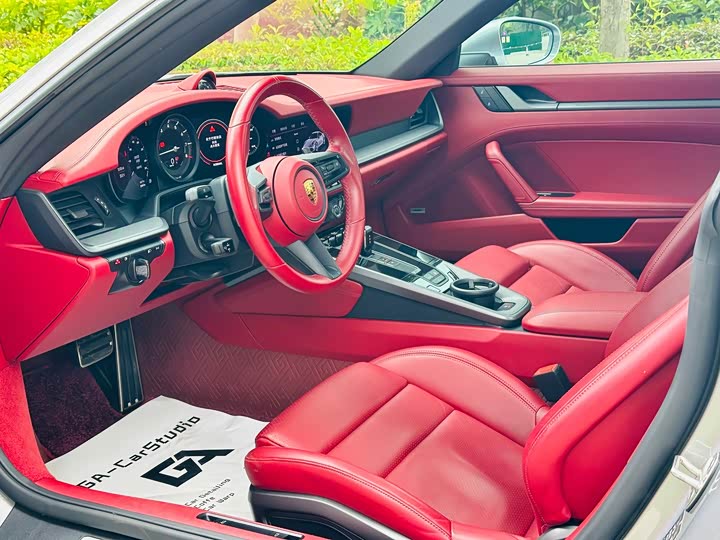 Porsche 911, 2022 — фото 8 из 9