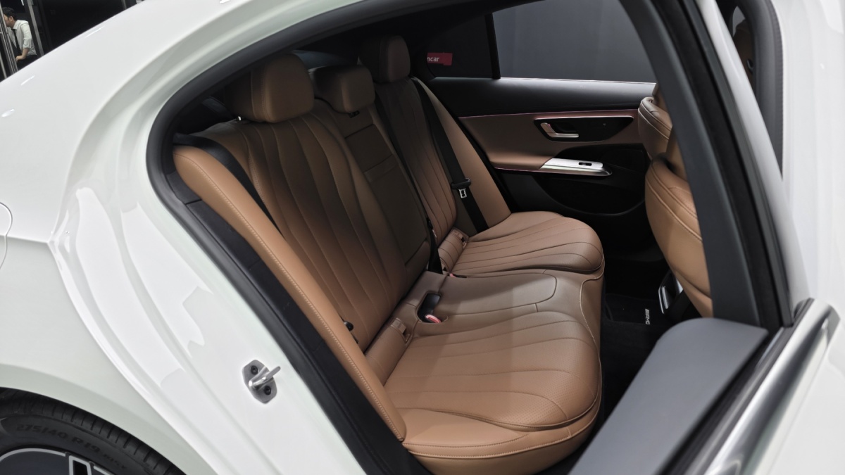 Mercedes-Benz E-Class, 2025 — фото 11 из 12