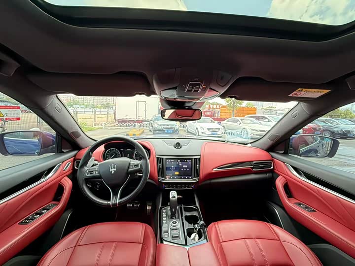 Maserati Levante, 2022 — фото 4 из 9