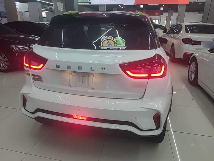 Geely Geometry EX3, 2022 — фото 6 из 9