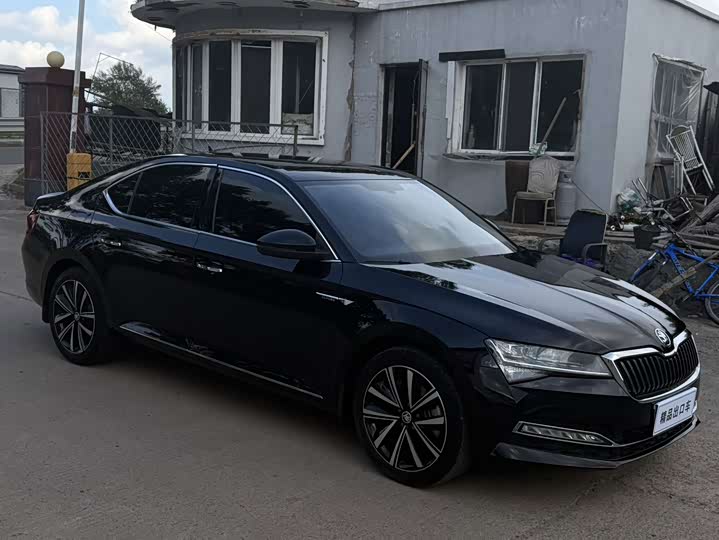 Skoda Superb, 2023 — фото 3 из 9