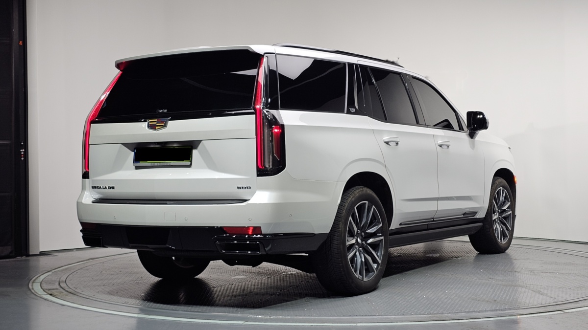 Cadillac Escalade, 2023 — фото 2 из 12