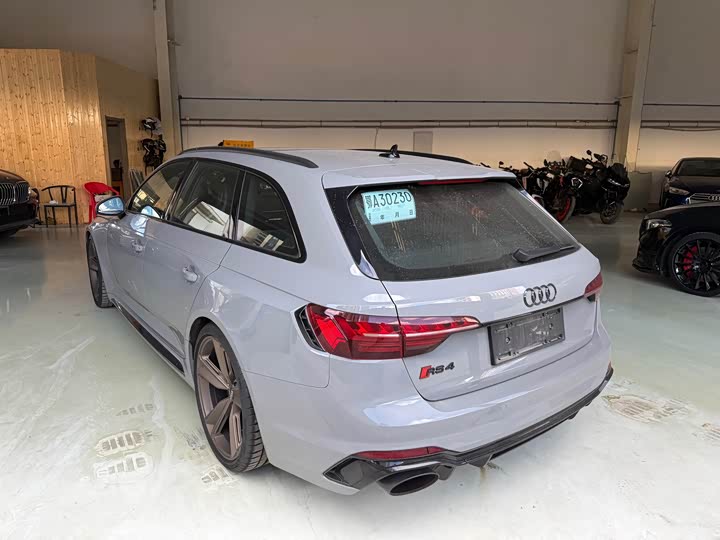 Audi RS 4, 2023 — фото 7 из 9