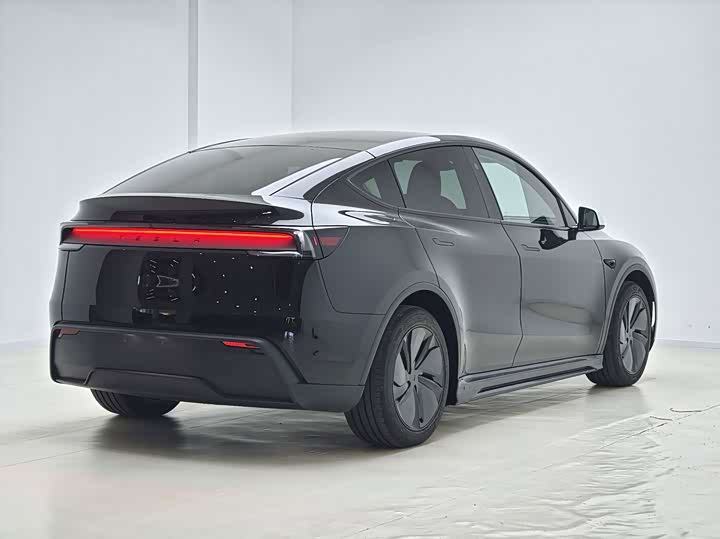 Tesla Model Y, 2025 — фото 8 из 9