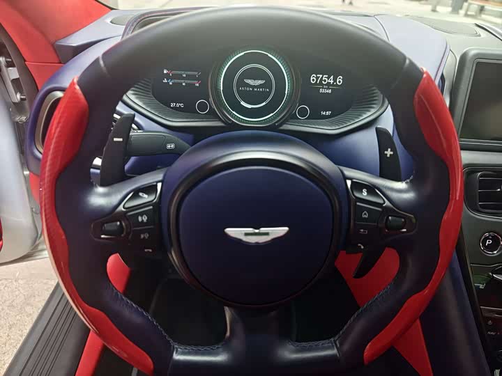 Aston Martin DB11, 2021 — фото 6 из 9