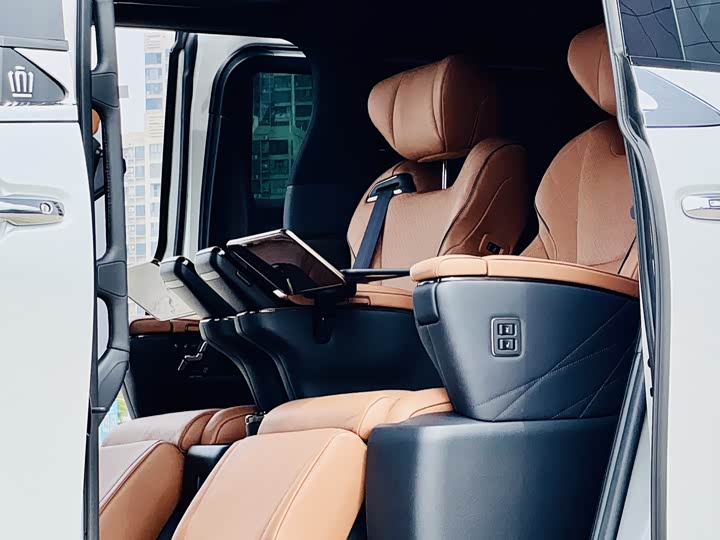 Toyota Vellfire, 2024 — фото 5 из 9