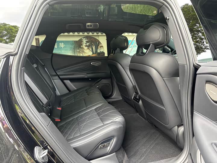 Lynk & Co 30 EM-P Hybrid, 2026 — фото 6 из 9