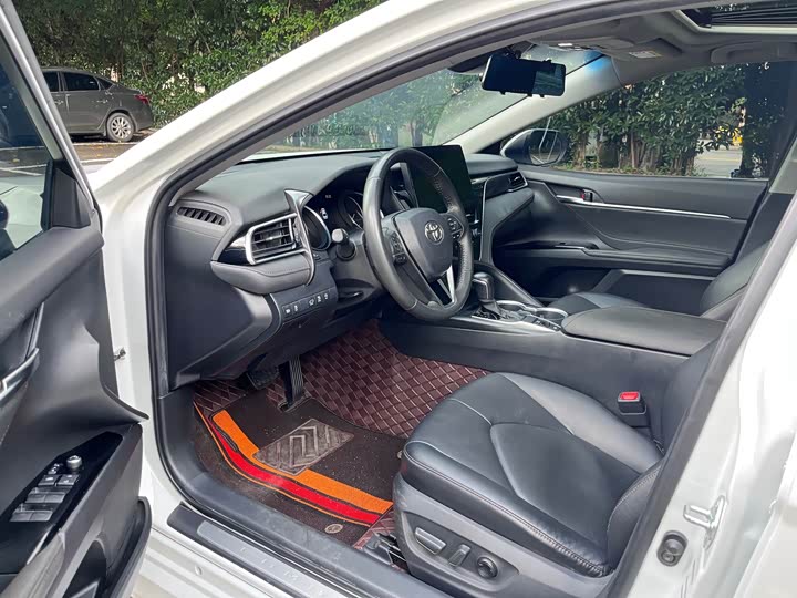 Toyota Camry, 2022 — фото 7 из 9