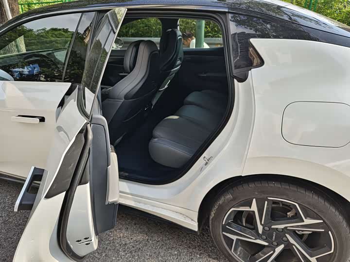Lynk & Co 07 EM-P Hybrid, 2024 — фото 9 из 9