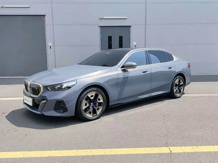 BMW i5, 2025 — фото 2 из 9