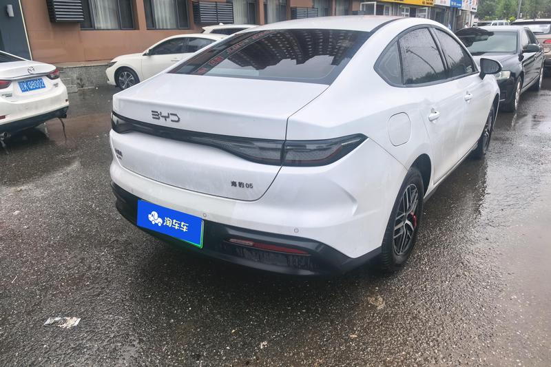 BYD Seal 05 DM-i Hybrid, 2025 — фото 2 из 12