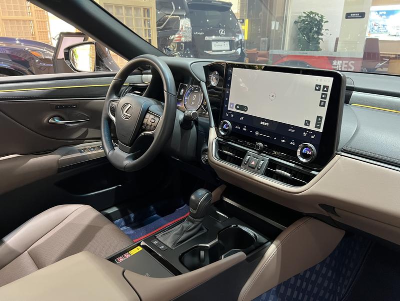 Lexus ES, 2025 — фото 8 из 12