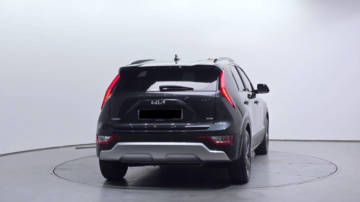 Kia Niro, 2023 — фото 4 из 12