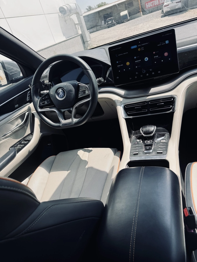 BYD Song Plus, 2022 — фото 11 из 12